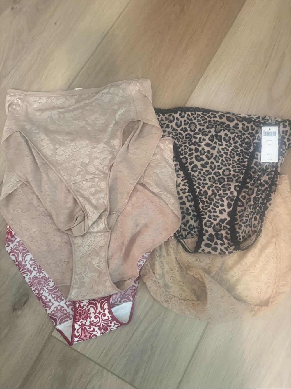 Soma 5 Pairs High-Waist Briefs Vanishing Edge and Enbliss
